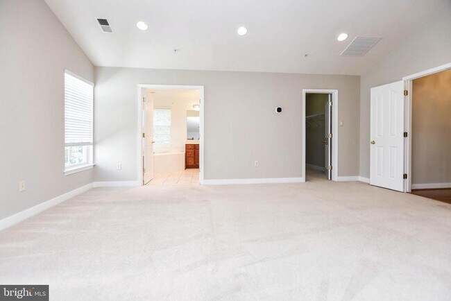 Building Photo - 13003 Belle Meade Trace