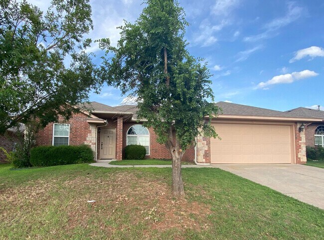 Building Photo - First Month Free!  Recently Remodeled!