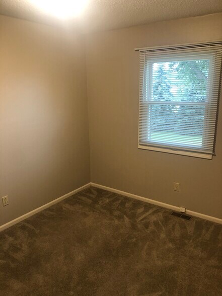 Building Photo - 642 Arbor St