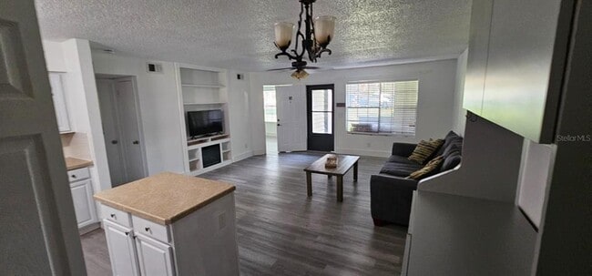 Building Photo - 320 Forestway Cir
