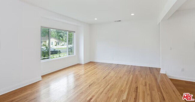 Building Photo - 5411 Willis Ave
