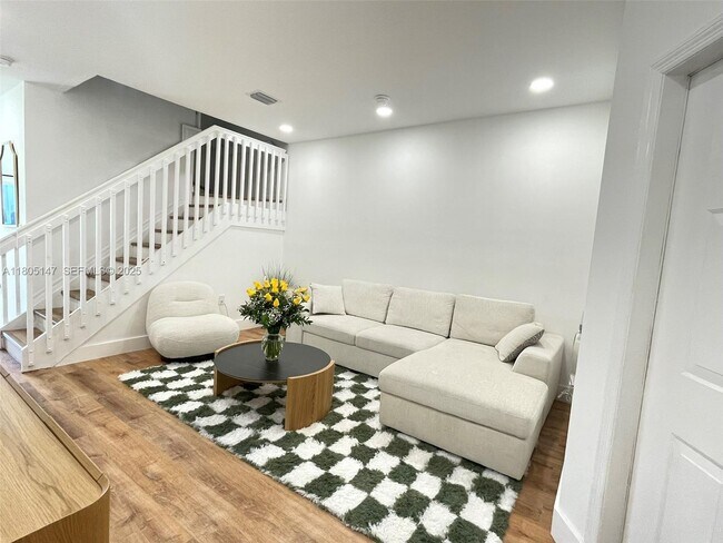 Building Photo - 1636 SE 30th St