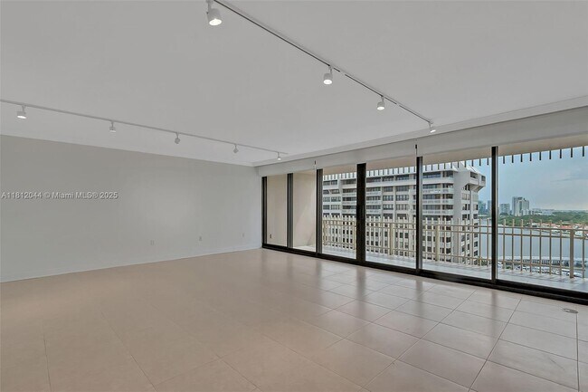 Building Photo - 3 Grove Isle Dr