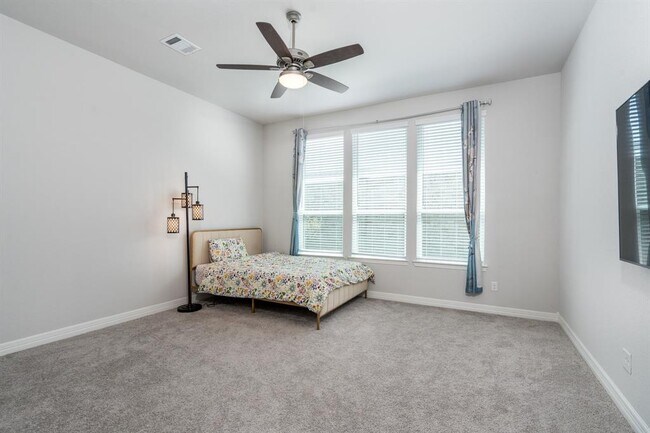 Building Photo - 25803 Rippey Gln Dr