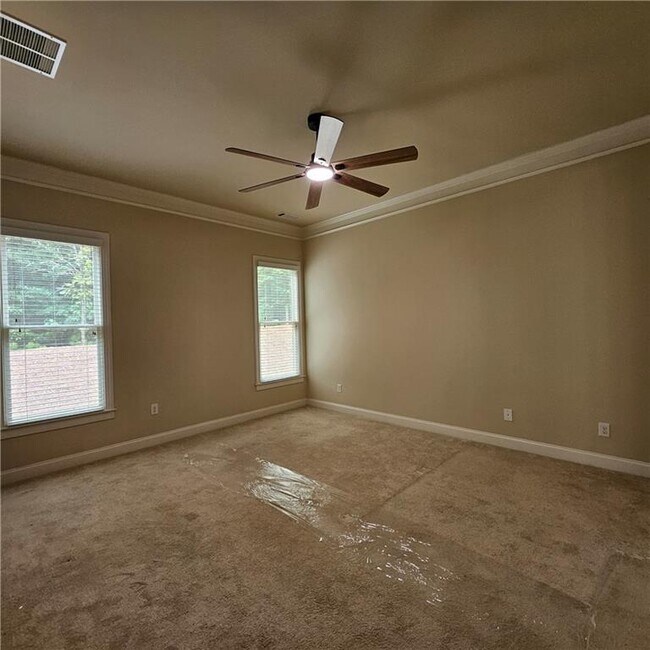 Building Photo - 426 Suwanee Pk Ter