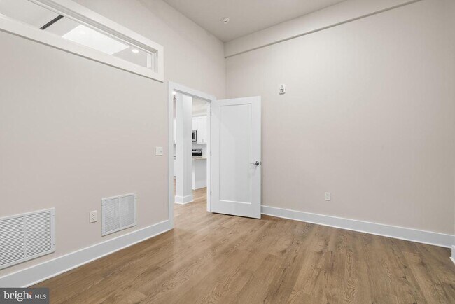 Building Photo - 30 W Broad St