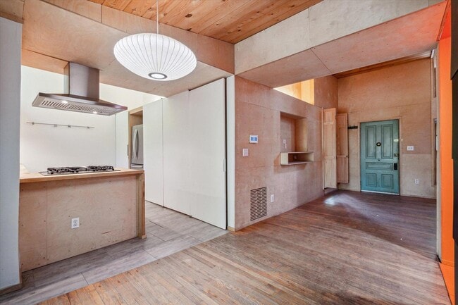 Building Photo - 713 N 5th Ave