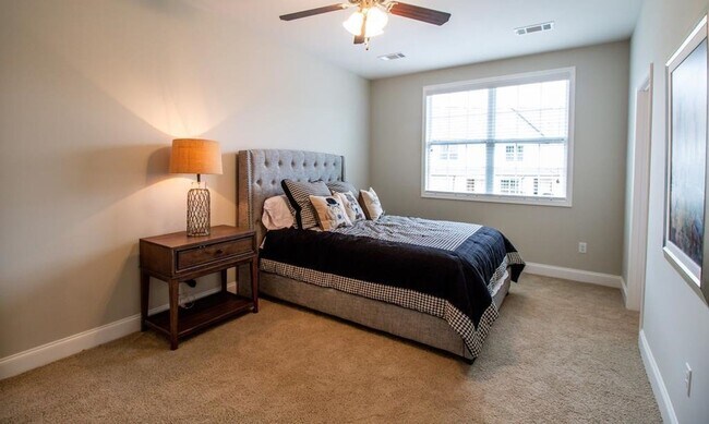 Building Photo - 3BD/3BA FOR RENT IN THE RESERVE