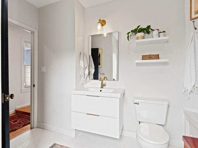 Building Photo - 8 Webster St