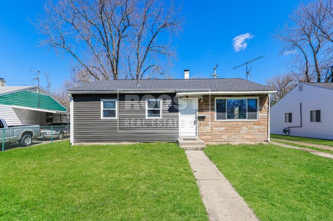 Building Photo - 3 Bedroom 1 Bathroom Single Family Home Available in Springfield!