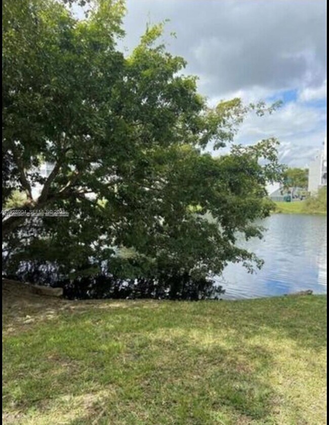 Building Photo - 8775 Park Blvd