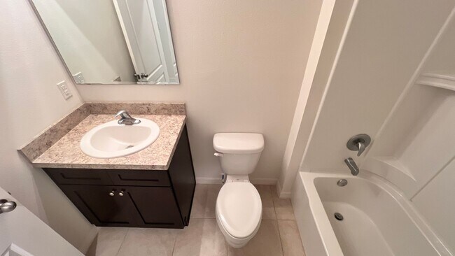 Building Photo - Beautiful 3 Bedroom, 2 Bathroom Home near ...