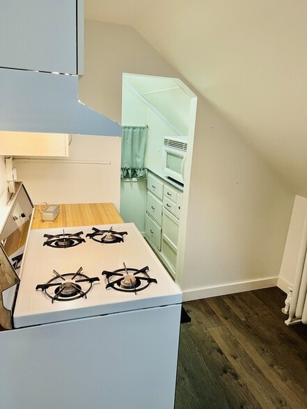 Building Photo - 1197 Albany St