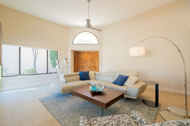 Building Photo - PRIVATE POOL - 2 BEDROOMS PLUS DEN