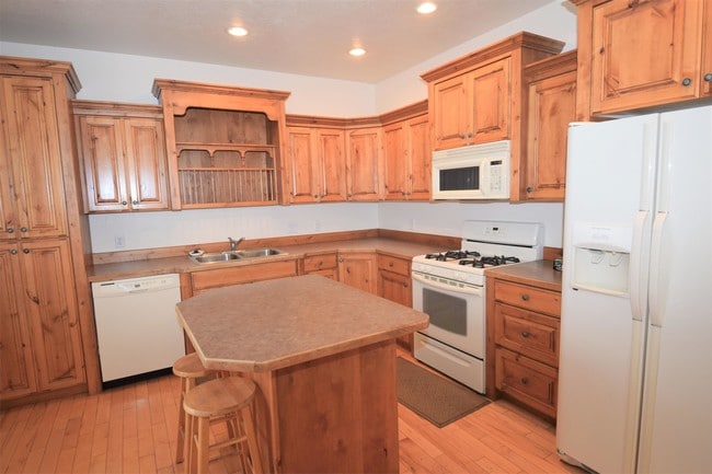 Building Photo - 1040 N 130 W