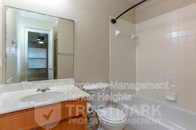 Building Photo - 932 Maplewood Dr