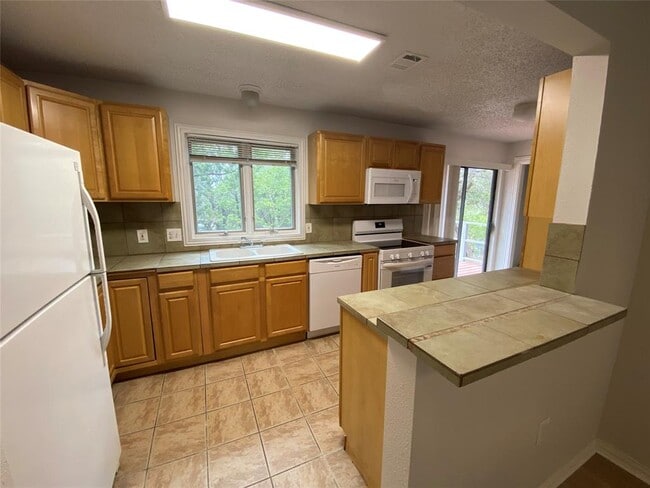 Building Photo - 1516 Lisa Dr