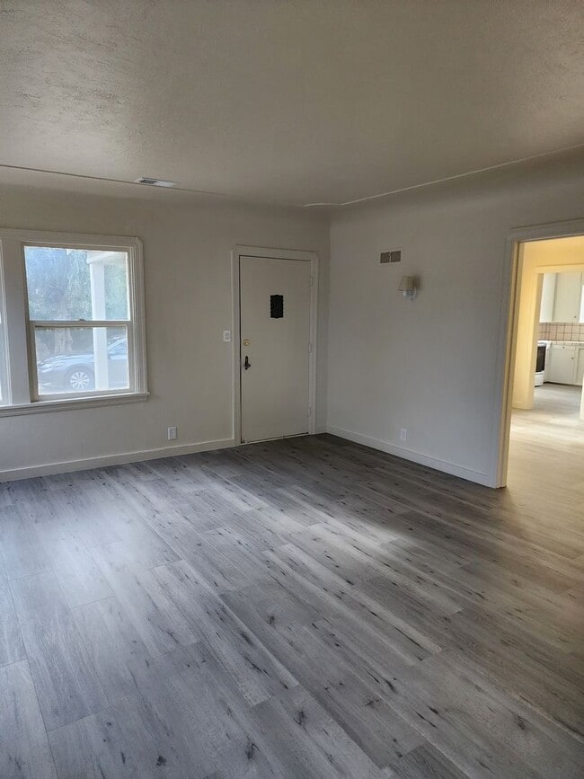 Building Photo - Country Home Between Empire and Waterford-  3 Bedroom 1 Bathroom With Central Heat And Air