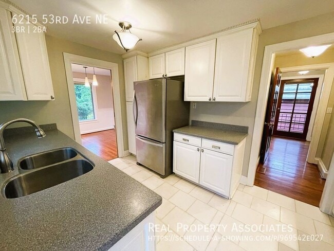 Building Photo - 6215 53rd Ave NE