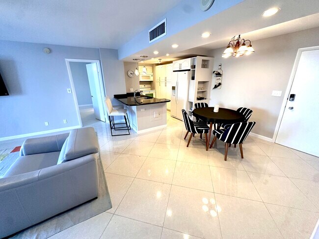 Building Photo - 1 Las Olas Cir