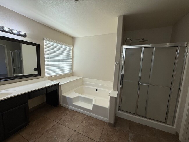 Building Photo - 4 Bedroom Pool Home in Rancho Sereno for Rent!