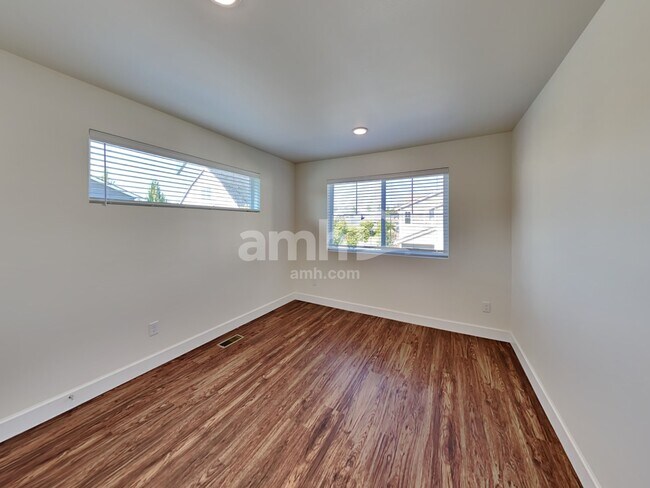 Building Photo - 33047 Lookout Ln