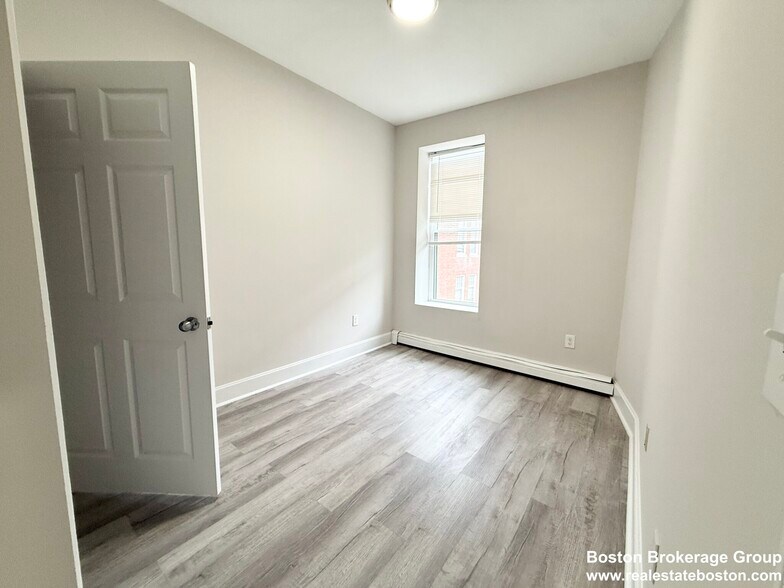 Building Photo - 15 Ruggles St