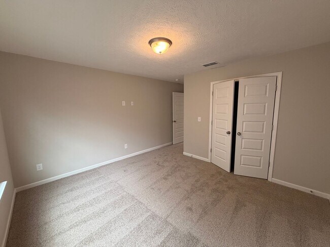Building Photo - Brand New 4 Bed 3 Bath Townhome In Shelbyville
