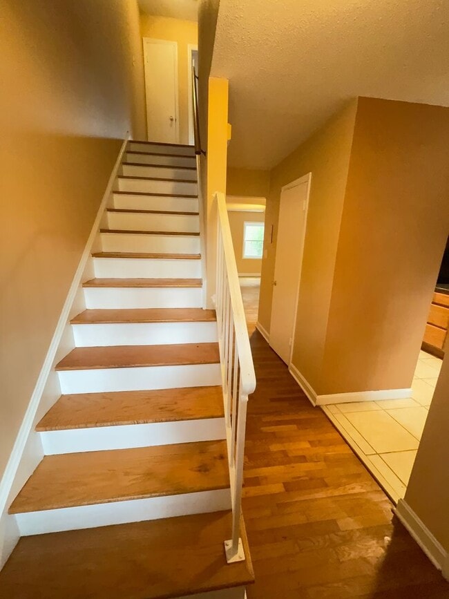 Building Photo - Fidelity Court offers comfort and convenie...