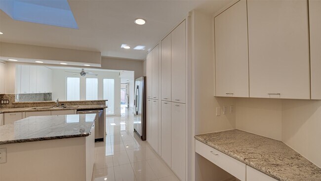 Building Photo - 5818 Orchid Ln