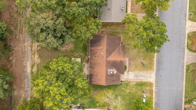 Building Photo - 19 Oak Forest Dr