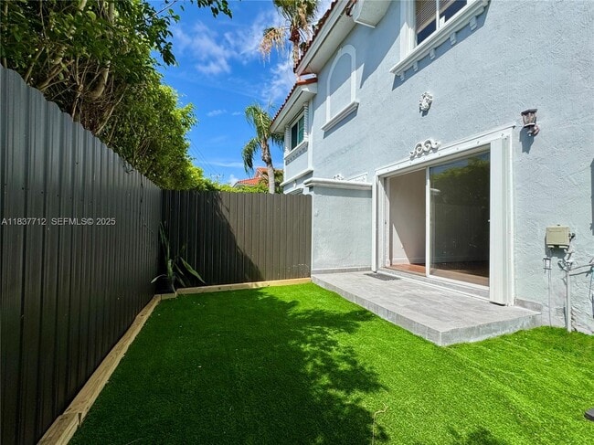 Building Photo - 11667 NE 18th Dr