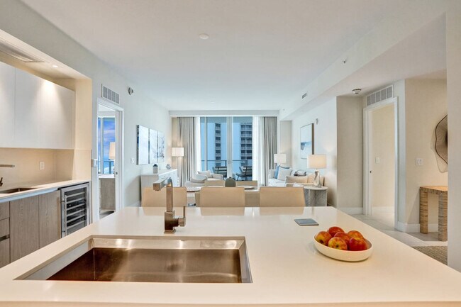 Building Photo - 3100 N Ocean Dr