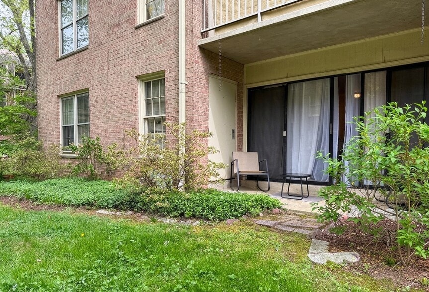 Garden Patio - 6008 Westchester Park Dr