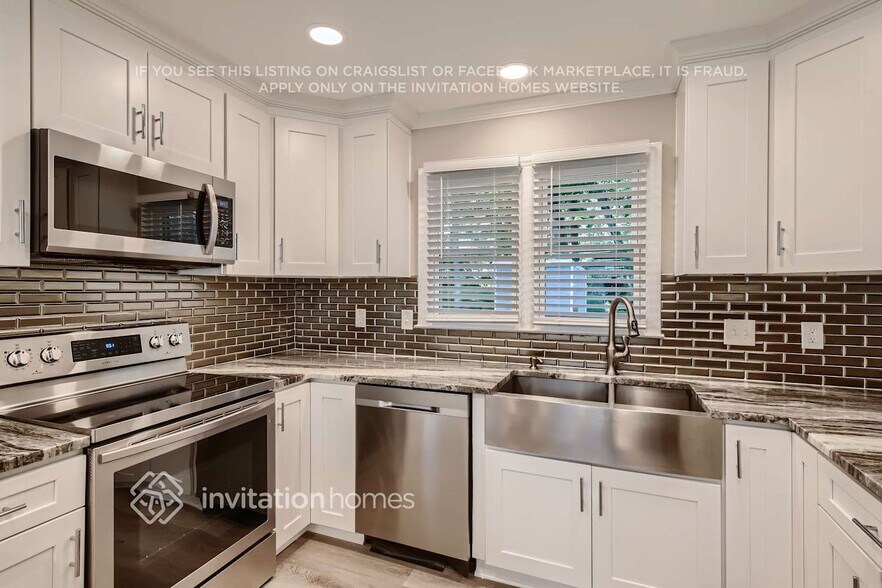 Building Photo - 6837 Van De Rohe Dr