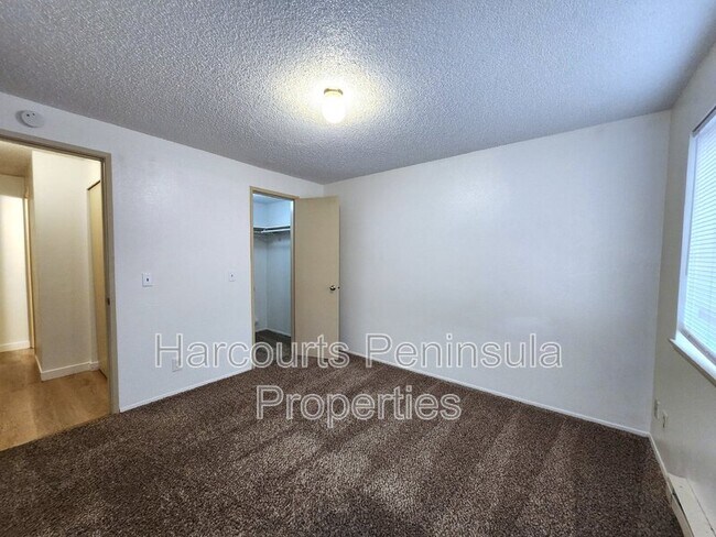 Building Photo - 45 NE Torval Canyon Rd