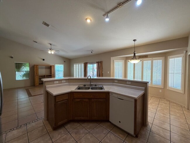 Building Photo - 3 BEDROOM HOME IN FALLS RANCH!