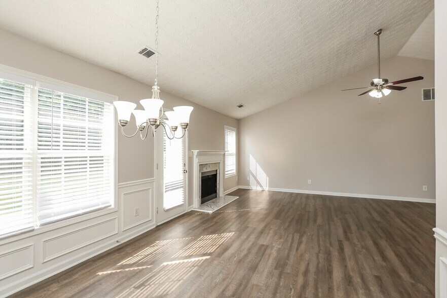 Building Photo - 2435 Cordillo Dr