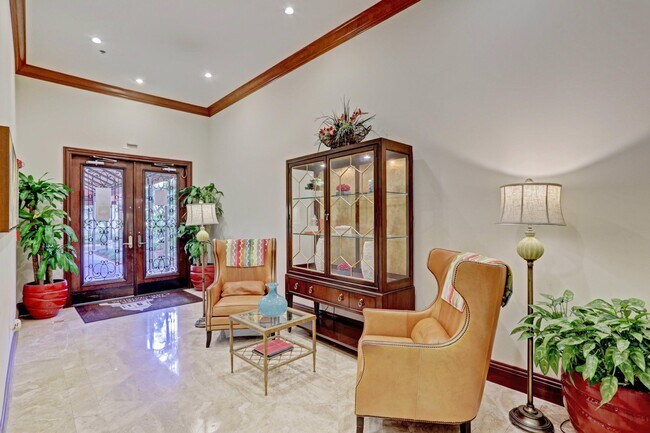 Building Photo - 630 S Sapodilla Ave