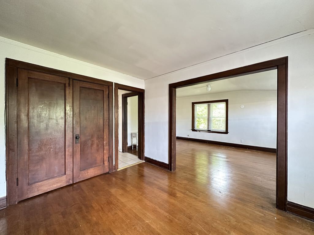 Building Photo - 733 Elm