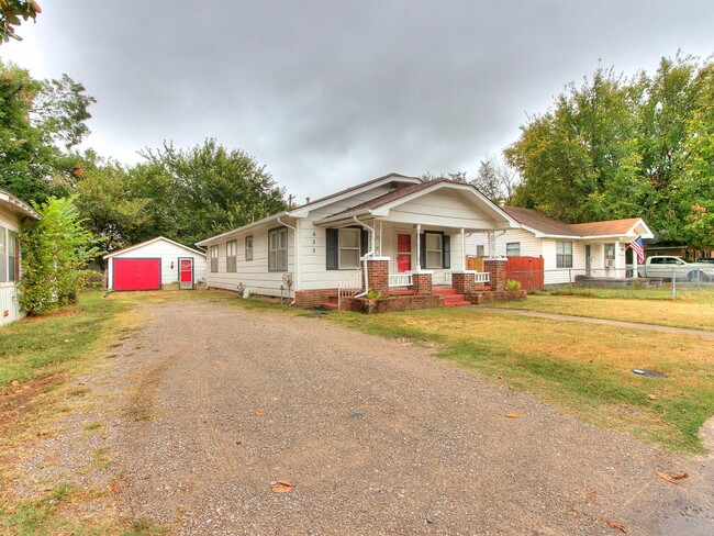 Building Photo - 3 Bedroom 1 Bath home in Shawnee!