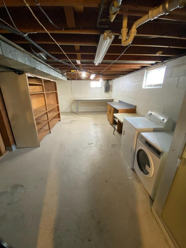 Building Photo - 912 N Kiwanis Ave