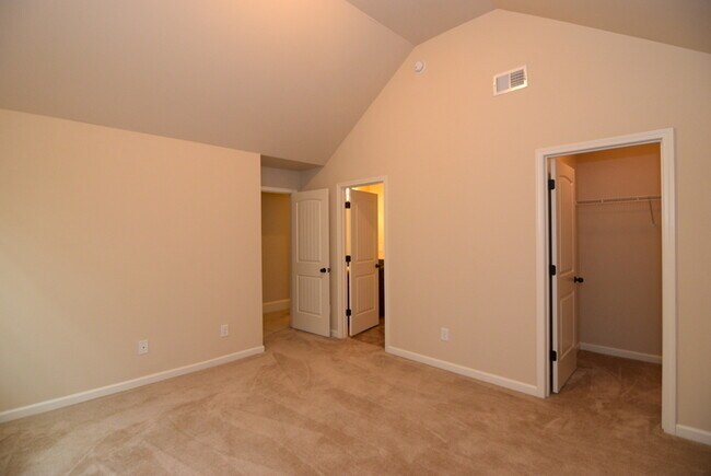 Building Photo - Huge 5 Bed/4 Bath Home Near Ft. Gordon