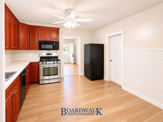 Building Photo - Beautiful 4 Bed 2 Bath SLC home!