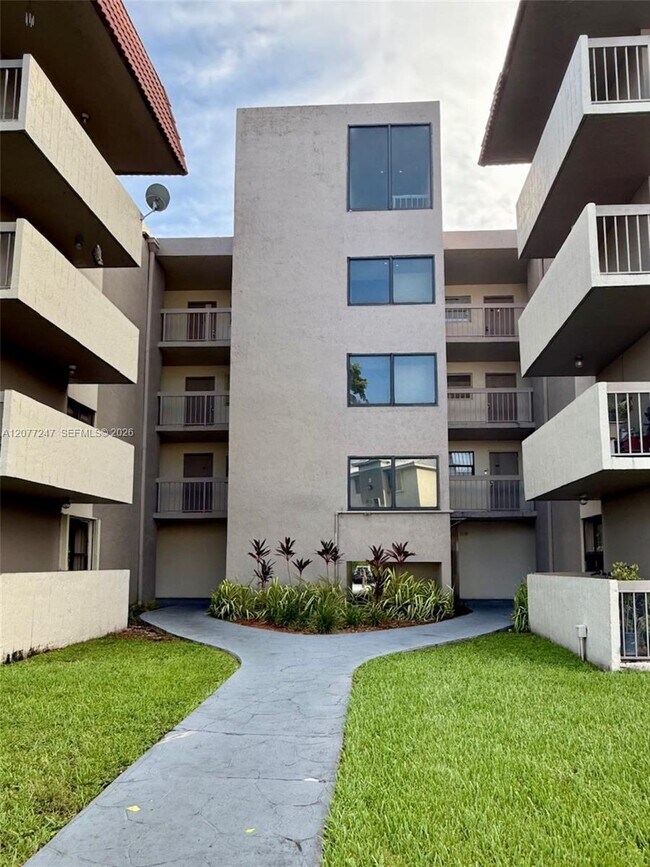 Building Photo - 1121 SW 122nd Ave