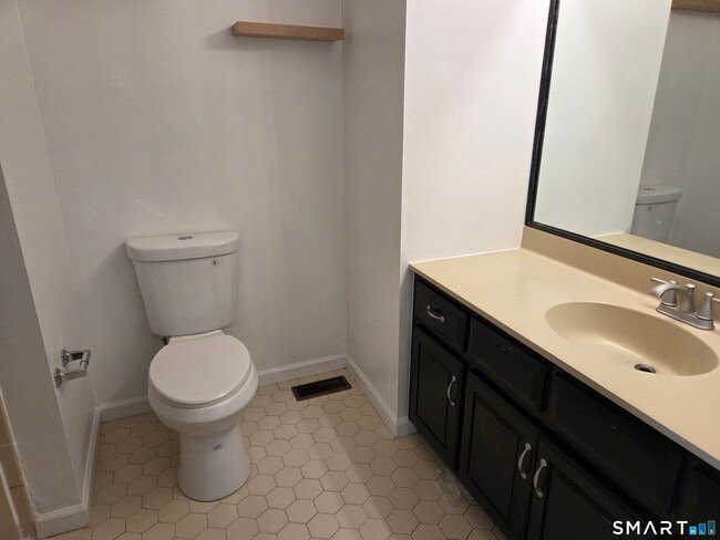 Building Photo - 27 Crows Nest Ln