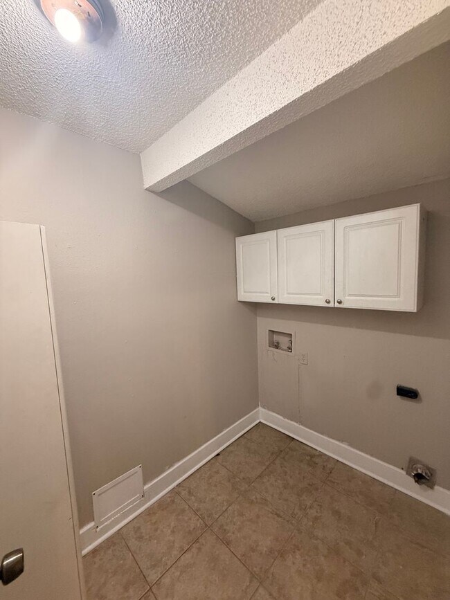 Building Photo - 108 Pamela Dr
