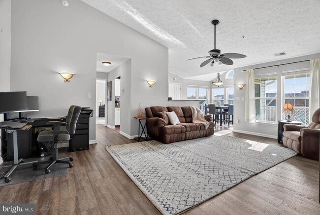 Building Photo - 2443 Blue Spring Ct