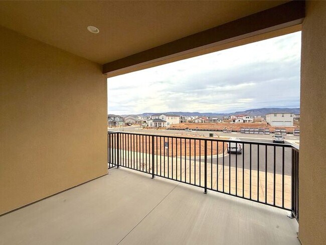 Building Photo - Desert Color Condo 2 bd, 2 bt, 1 Car Garage