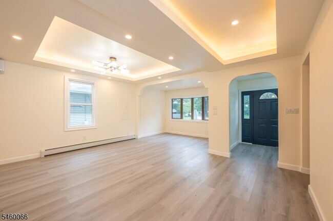 Building Photo - 58 Zeliff Ave